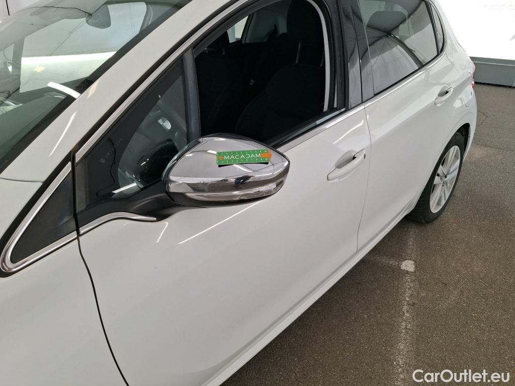  Peugeot  208 PEUGEOT  / 2015 / 5P / Berline &BLUEHDI 100 S&S ALLURE BUSINESS #42