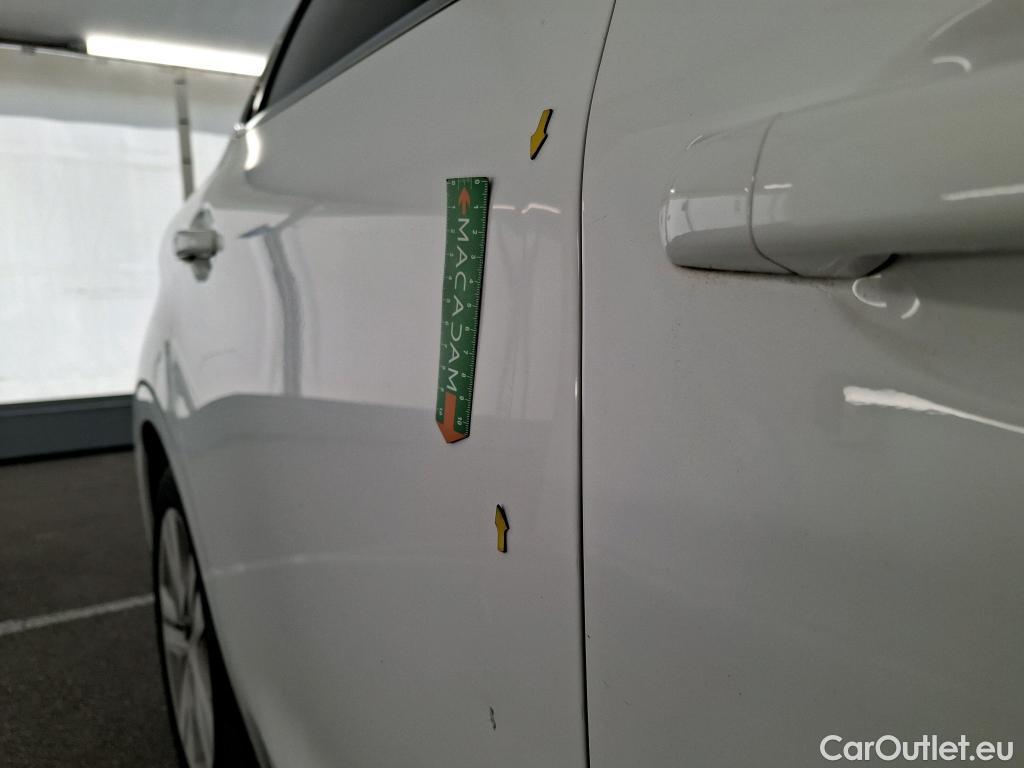  Peugeot  208 PEUGEOT  / 2015 / 5P / Berline &BLUEHDI 100 S&S ALLURE BUSINESS #4
