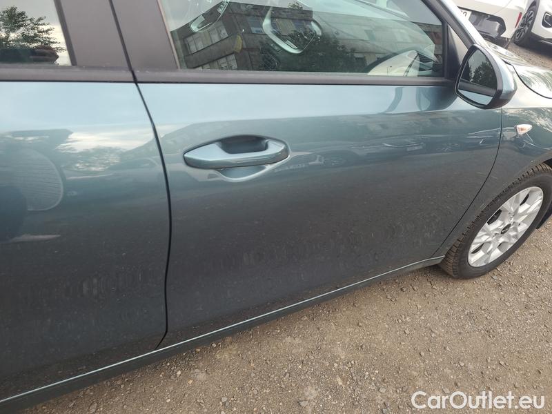  KIA  Cee'd Xceed (2019) Ceed SW 1.5 T-GDI 118 Spin AT #19