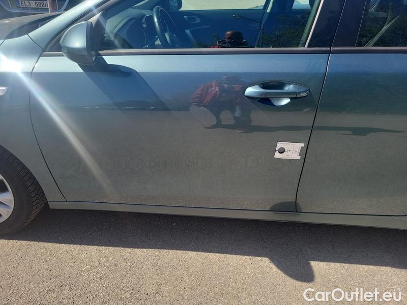  KIA  Cee'd Xceed (2019) Ceed SW 1.5 T-GDI 118 Spin AT #3