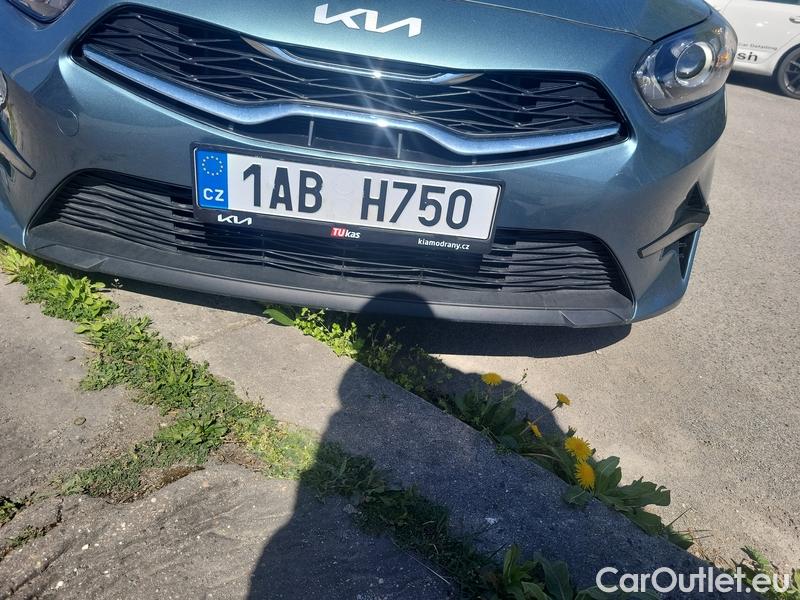  KIA  Cee'd Xceed (2019) Ceed SW 1.5 T-GDI 118 Spin AT #1