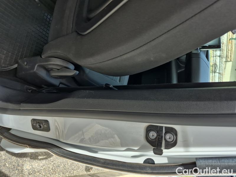  Opel  Combo  Life (E)  (2018) Com.L.1.5D 96 Elegance Plus 5d #16