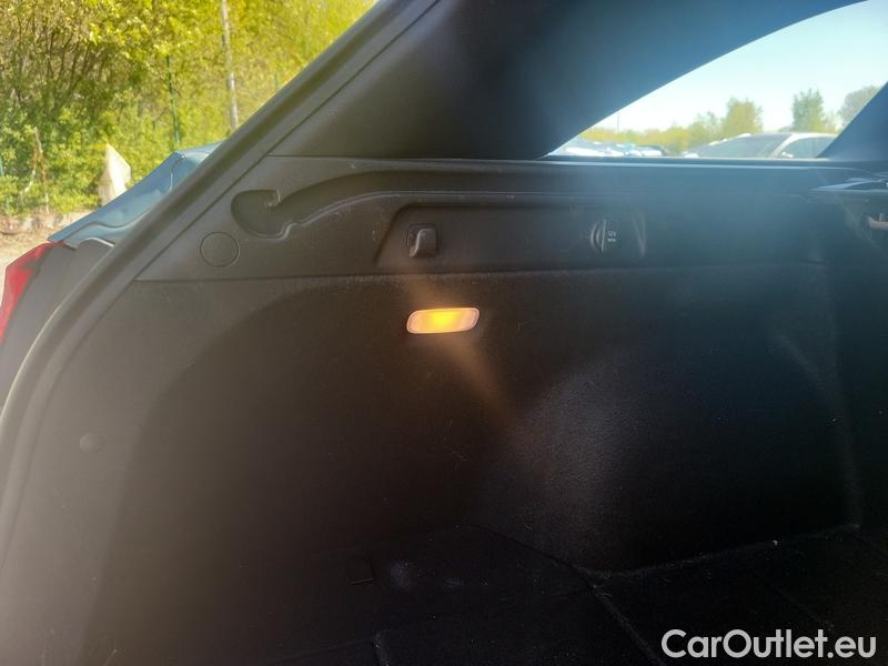  KIA  Cee'd Xceed (2019) Ceed SW 1.5 T-GDI 118 Spin AT #14