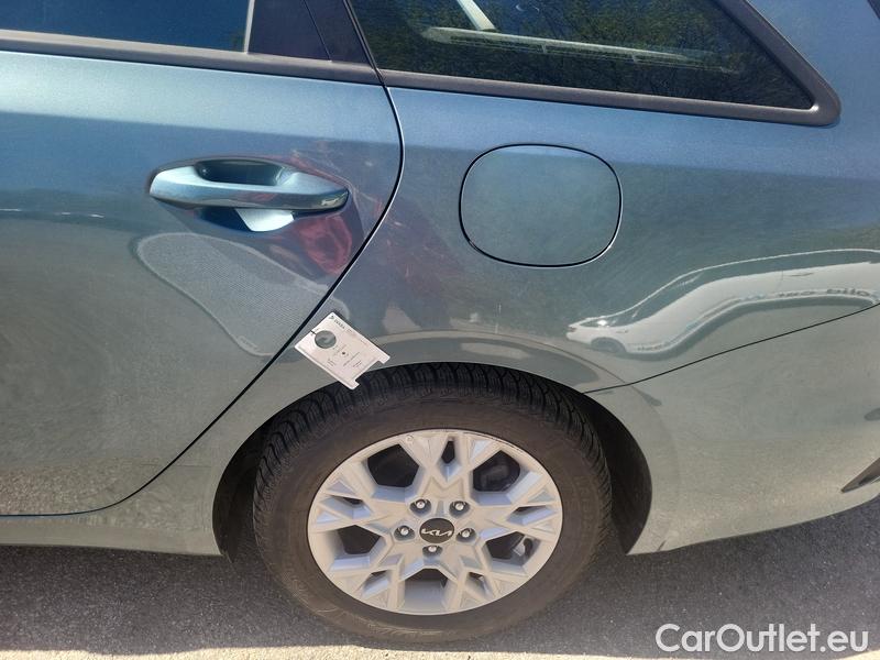  KIA  Cee'd Xceed (2019) Ceed SW 1.5 T-GDI 118 Spin AT #8