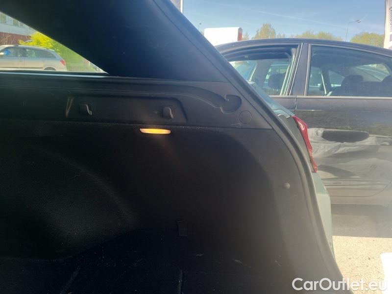  KIA  Cee'd Xceed (2019) Ceed SW 1.5 T-GDI 118 Spin AT #13