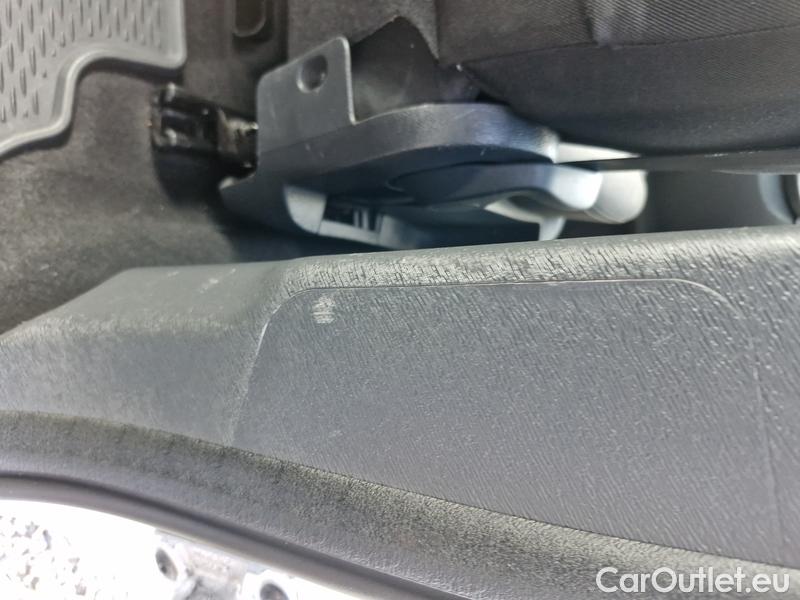 Renault  Kangoo  2 (2008)  1.5BdCi 95 Zen 5d #24