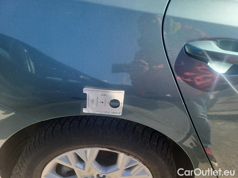  KIA  Cee'd Xceed (2019) Ceed SW 1.5 T-GDI 118 Spin AT #15