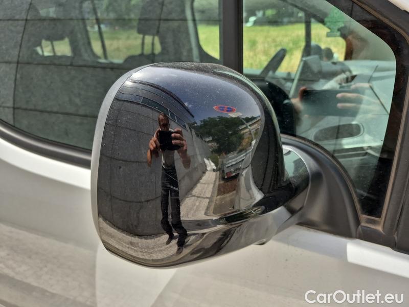  Opel  Combo  Life (E)  (2018) Com.L.1.5D 96 Elegance Plus 5d #18