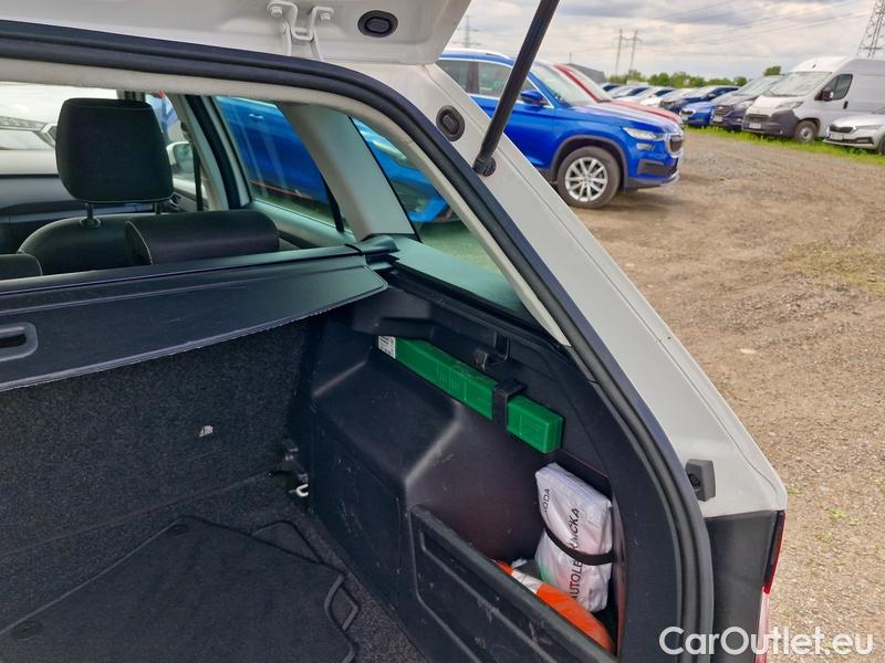  Skoda  Fabia  Combi (2015) Com.1.0TSI 70 Ambition 5d #27
