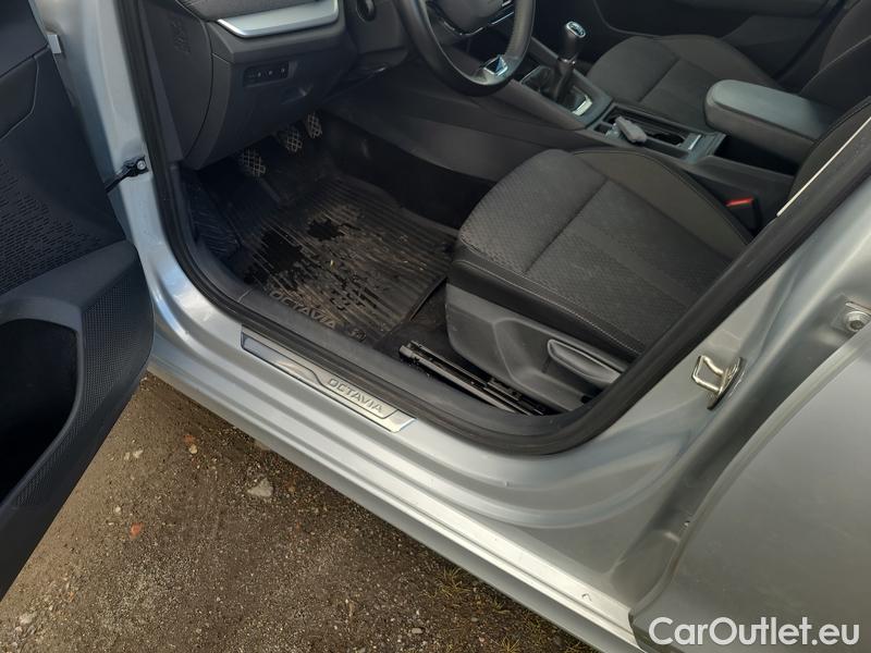  Skoda  Octavia  Lim. (NX3)(2020) Oct.Combi 1.5TSI 110 Style #6