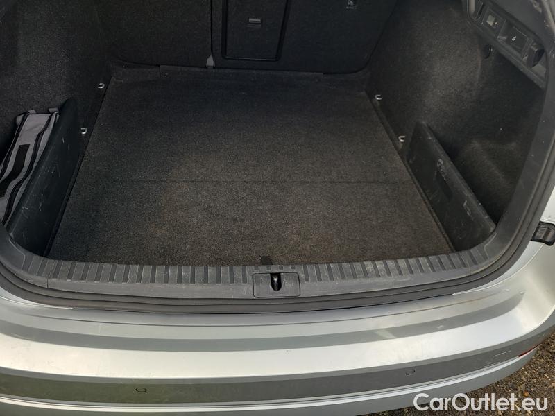  Skoda  Octavia  Lim. (NX3)(2020) Oct.Combi 1.5TSI 110 Style #10