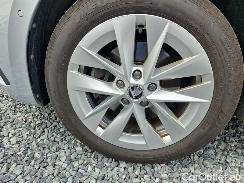  Skoda  Octavia  Combi (NX3)(2020) Oct.C.2.0TDI 110 4x4 Style AT #14