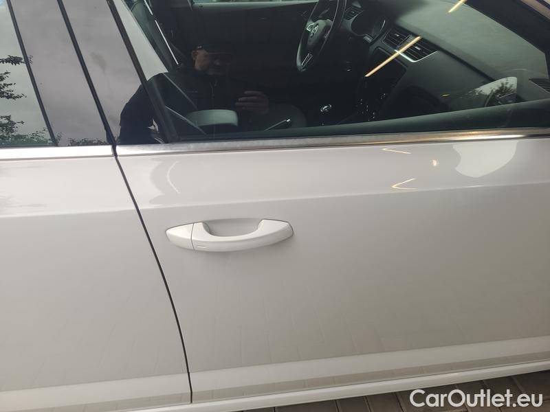  Skoda  Octavia  Combi  (5E5)(03.2017->) Co1.5TSI 110 Style #13