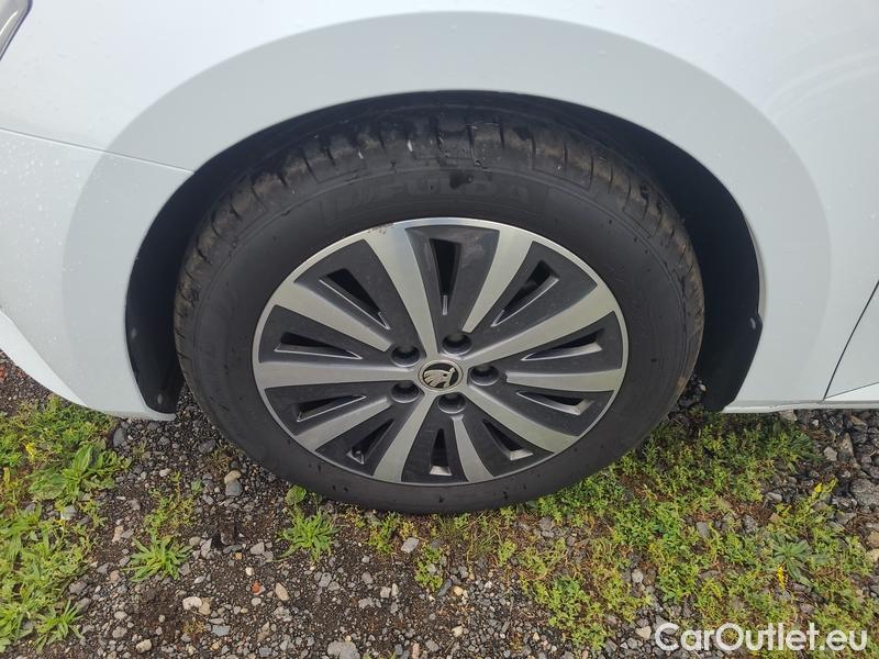  Skoda  Superb  Combi (3V5)(2015) Sup.C.FL2.0TDI 110 Style AT #1
