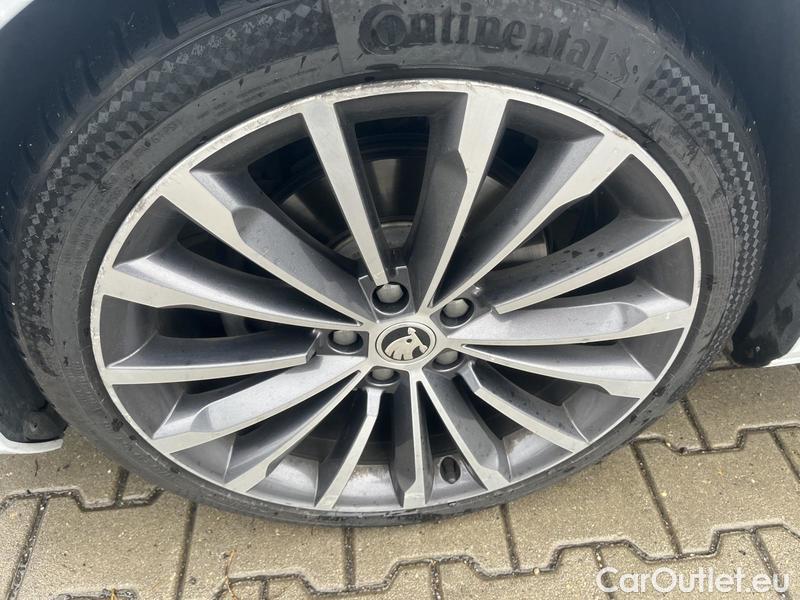  Skoda  Superb  Combi (N25) (2023) Supe.2.0TDI 147 L&K 4x4 Aut #9