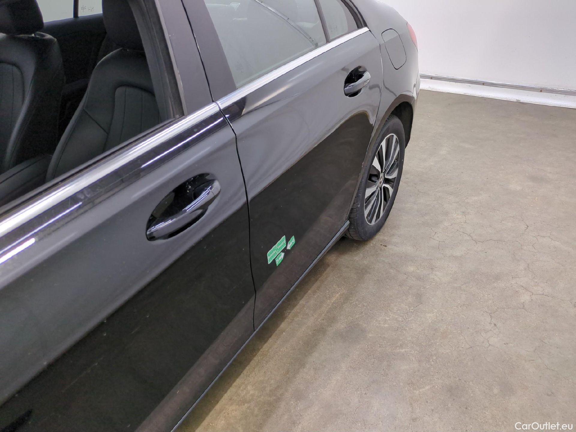  Mercedes  A-Klasse MERCEDES-BENZ Classe A Berline / 2018 / 4P / Berline A 250 e Business Line 8G-DCT #19