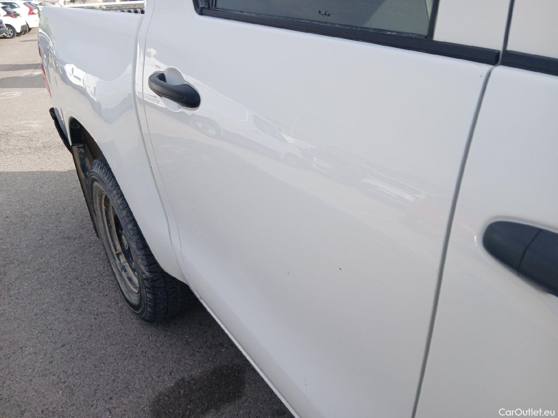  Toyota  Hilux TOYOTA  / 2020 / 4P / pickup 2.4 D-4D Cabina Doble GX #32