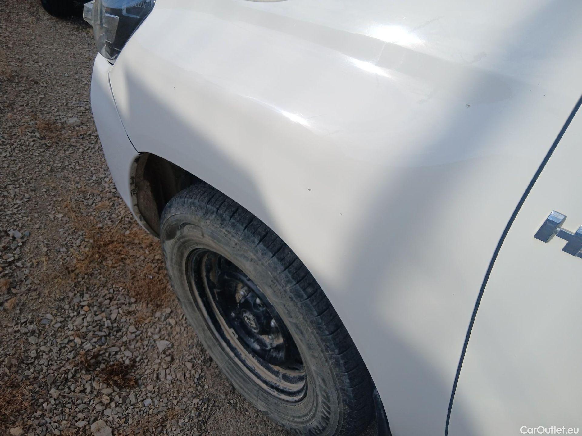  Toyota  Hilux TOYOTA  / 2020 / 4P / pickup 2.4 D-4D Cabina Doble GX #10