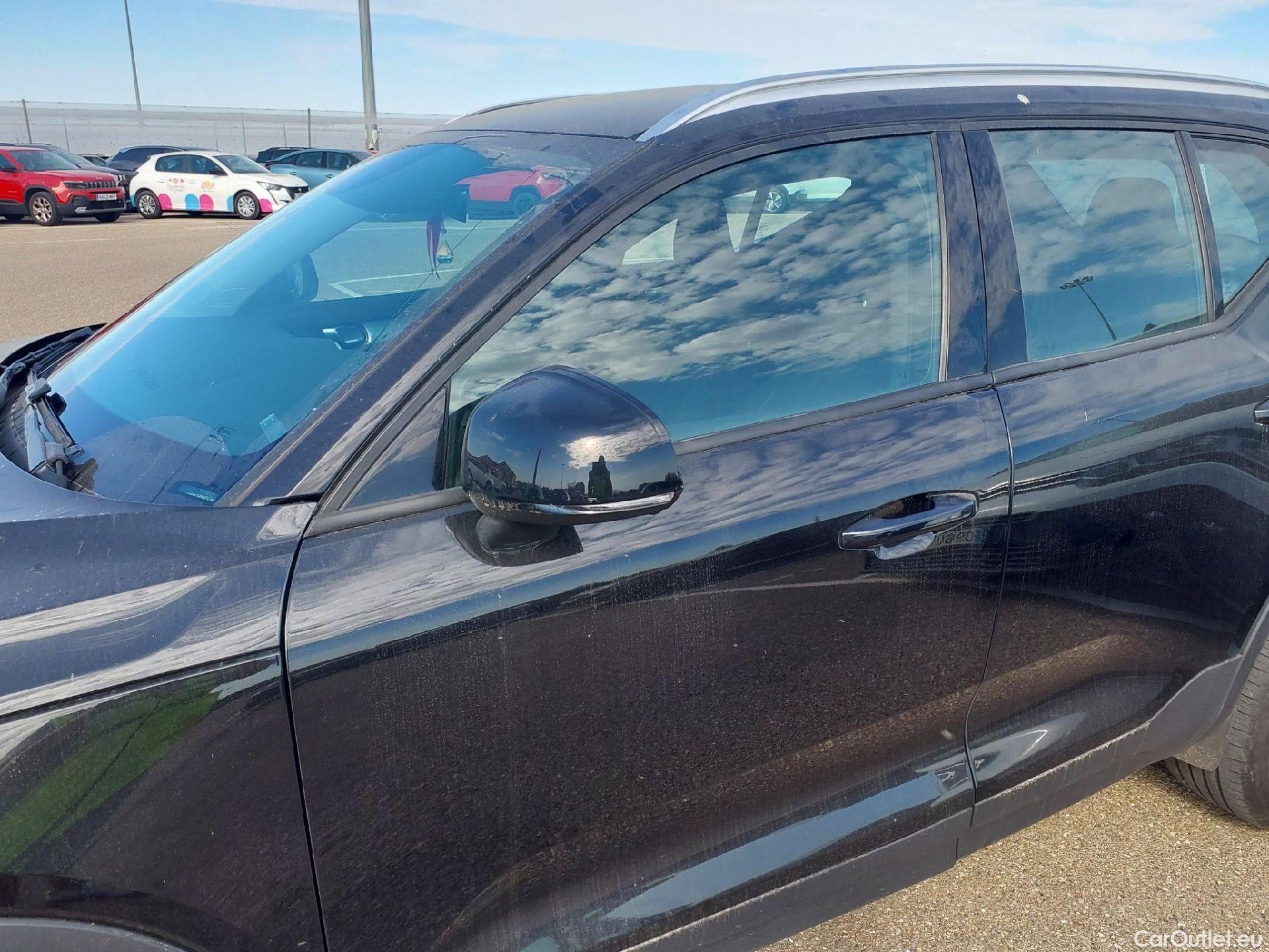  Volvo  XC 40 VOLVO XC40 / 2017 / 5P / todoterreno 2.0 B3 G Momentum Pro Auto #3