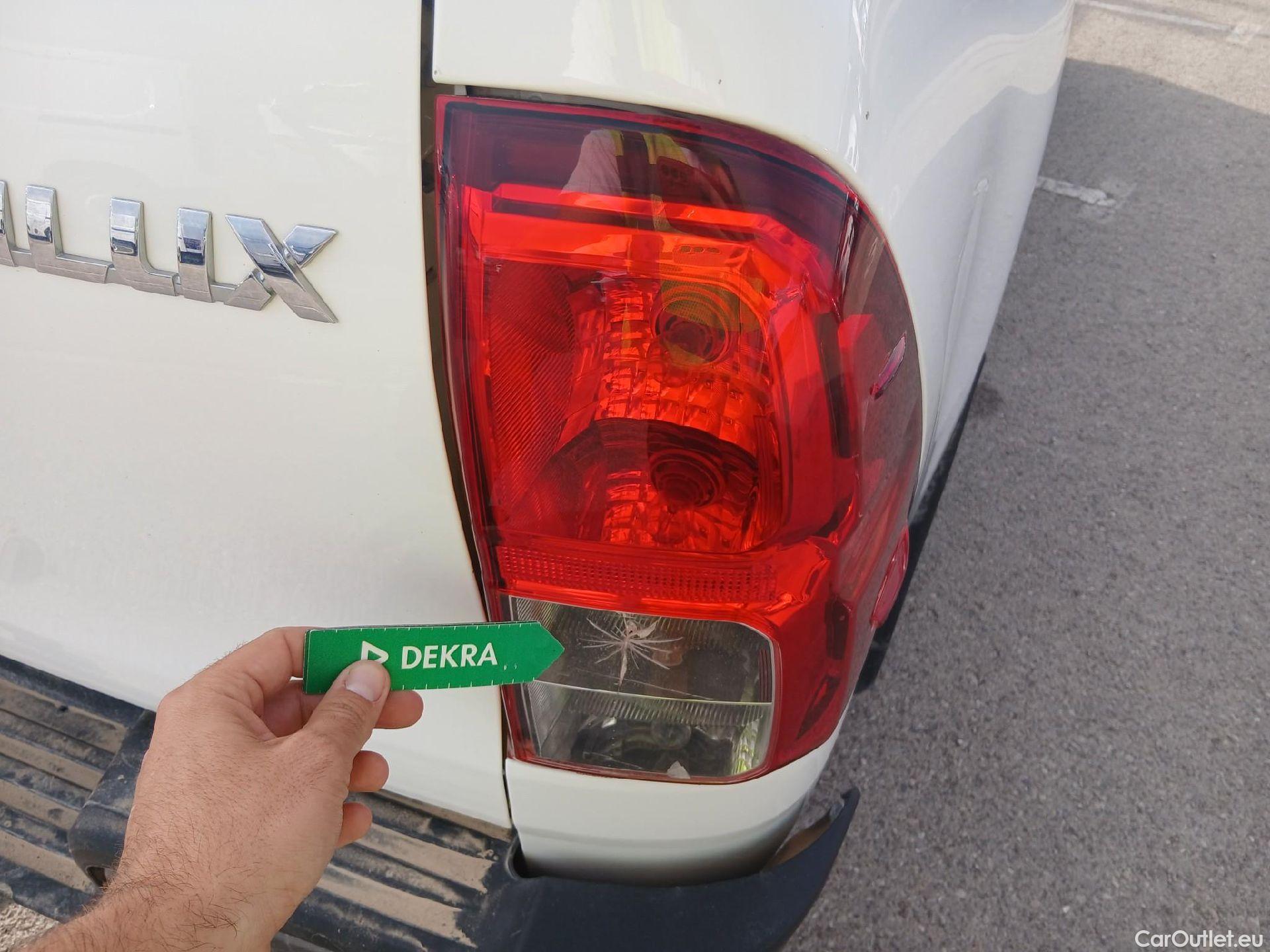  Toyota  Hilux TOYOTA  / 2020 / 4P / pickup 2.4 D-4D Cabina Doble GX #28