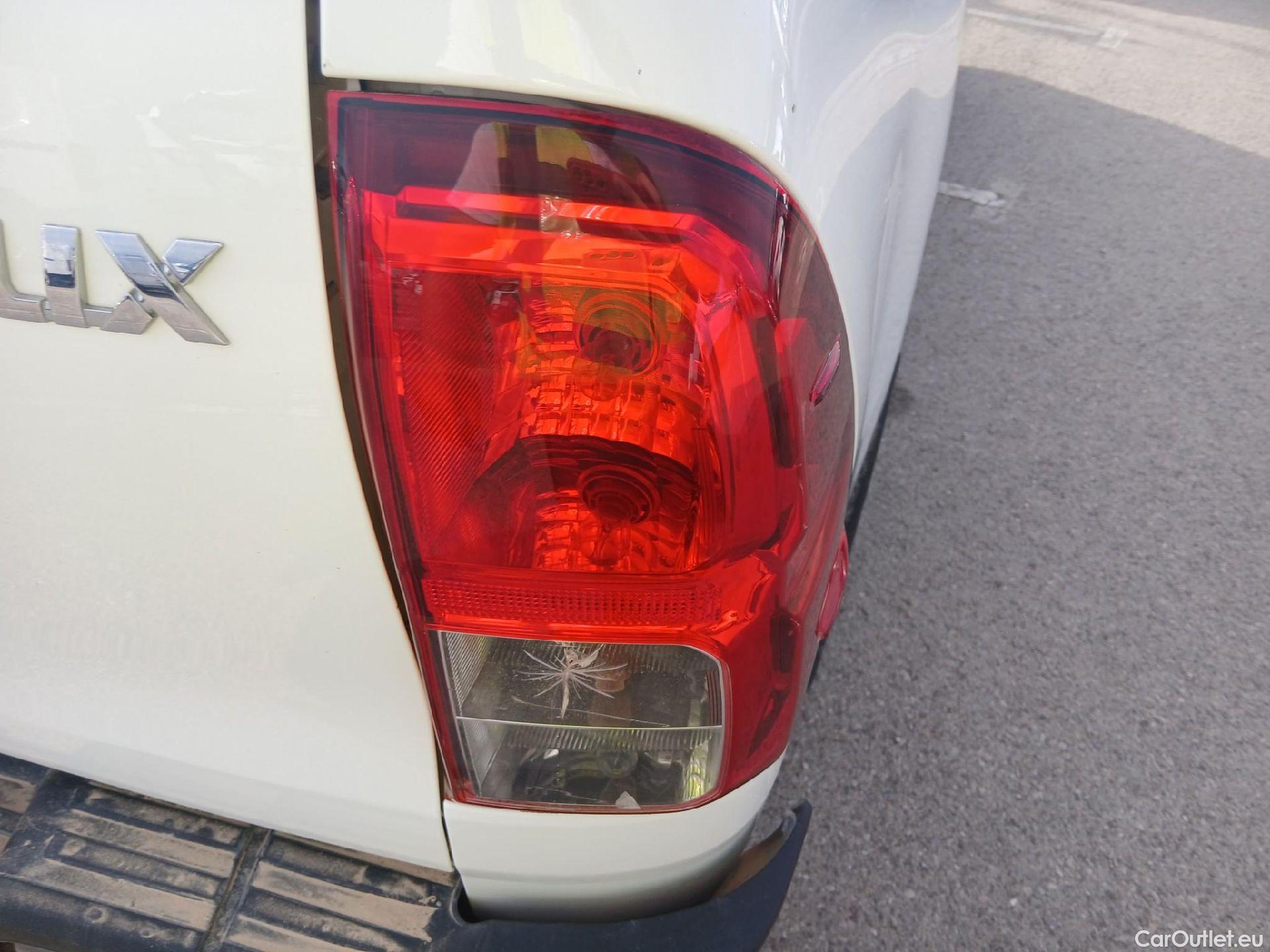  Toyota  Hilux TOYOTA  / 2020 / 4P / pickup 2.4 D-4D Cabina Doble GX #27