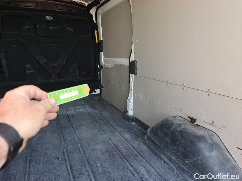 Ford  Transit FORD  / 2013 / 4P / furgón 350 96kW L3H2 Van Trend FWD #40