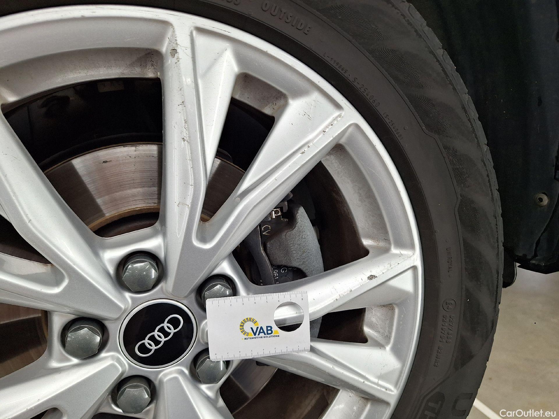  Audi  Q3 Audi,  '18, Audi  35 TDI S tronic S line Business Edition 5d #27
