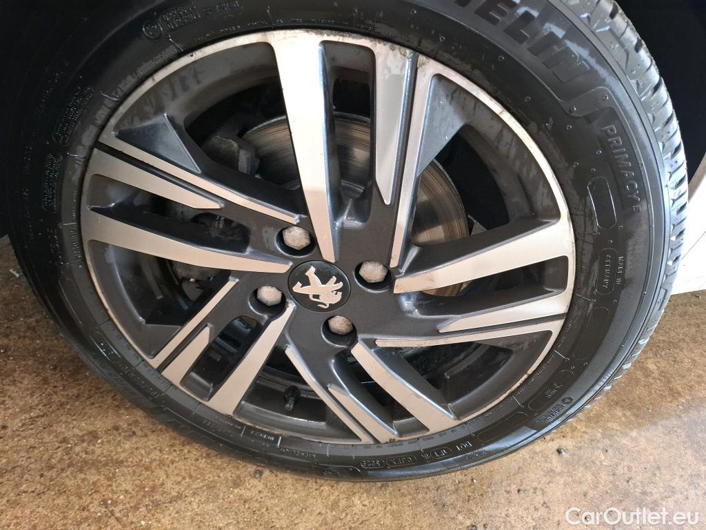  Peugeot  208  Allure Business 1.2 PureTech 100CV BVM6 E6d #2