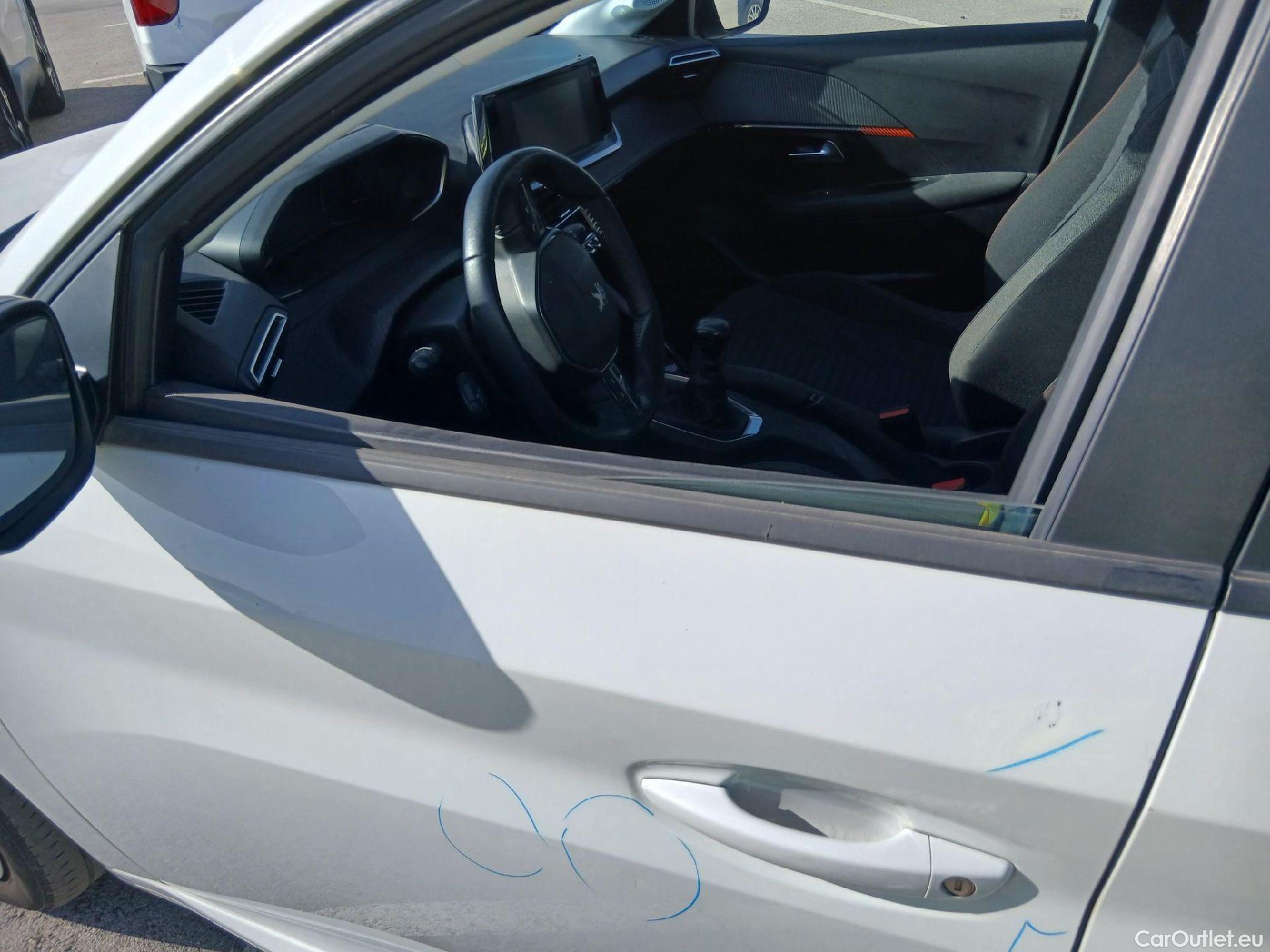  Peugeot  208 PEUGEOT  / 2019 / 5P / berlina con portón BlueHDi 73kW (100CV) Active #29