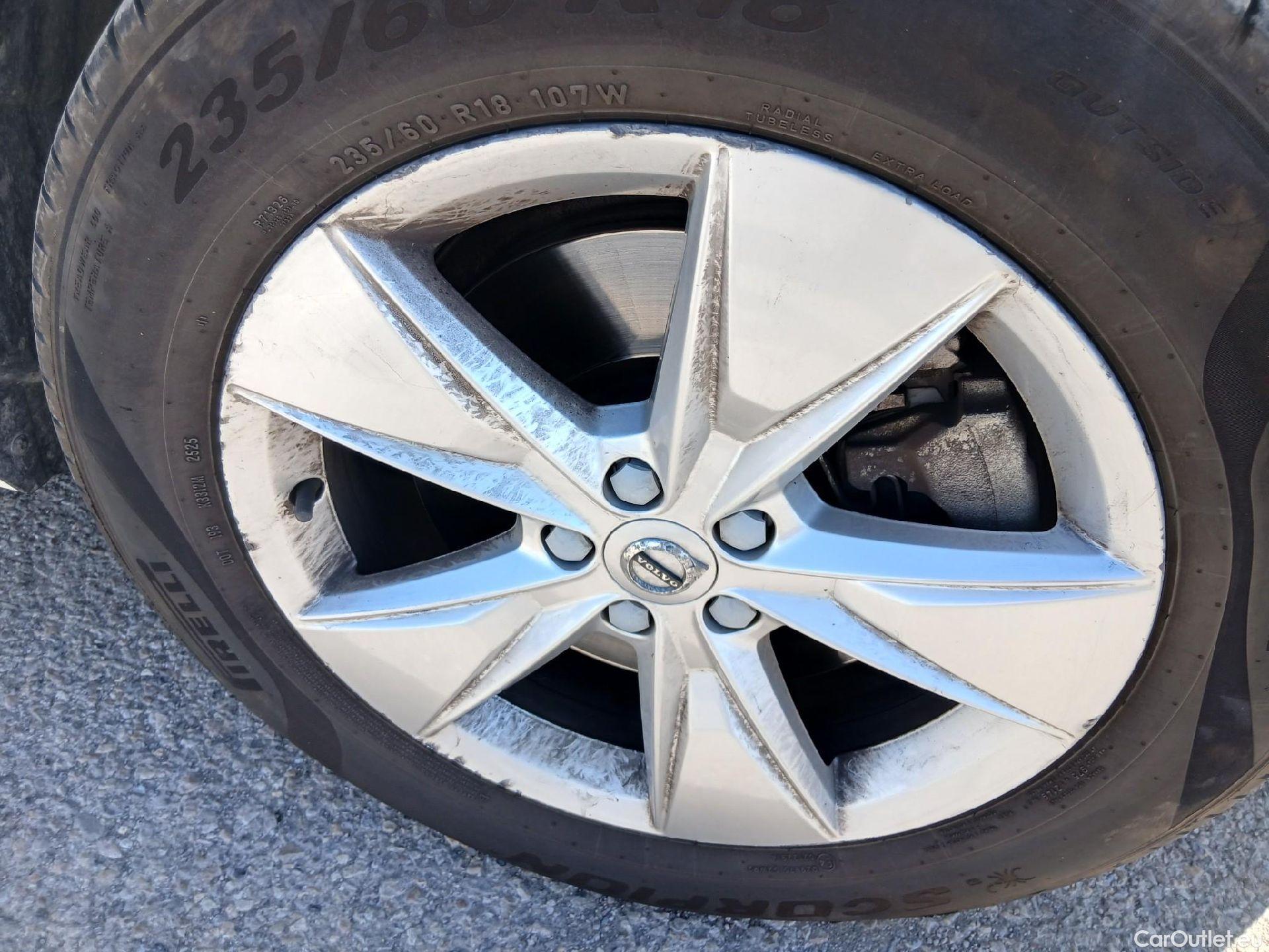  Volvo  XC60 VOLVO  / 2017 / 5P / todoterreno 2.0 B4 D Momentum Pro Auto #18