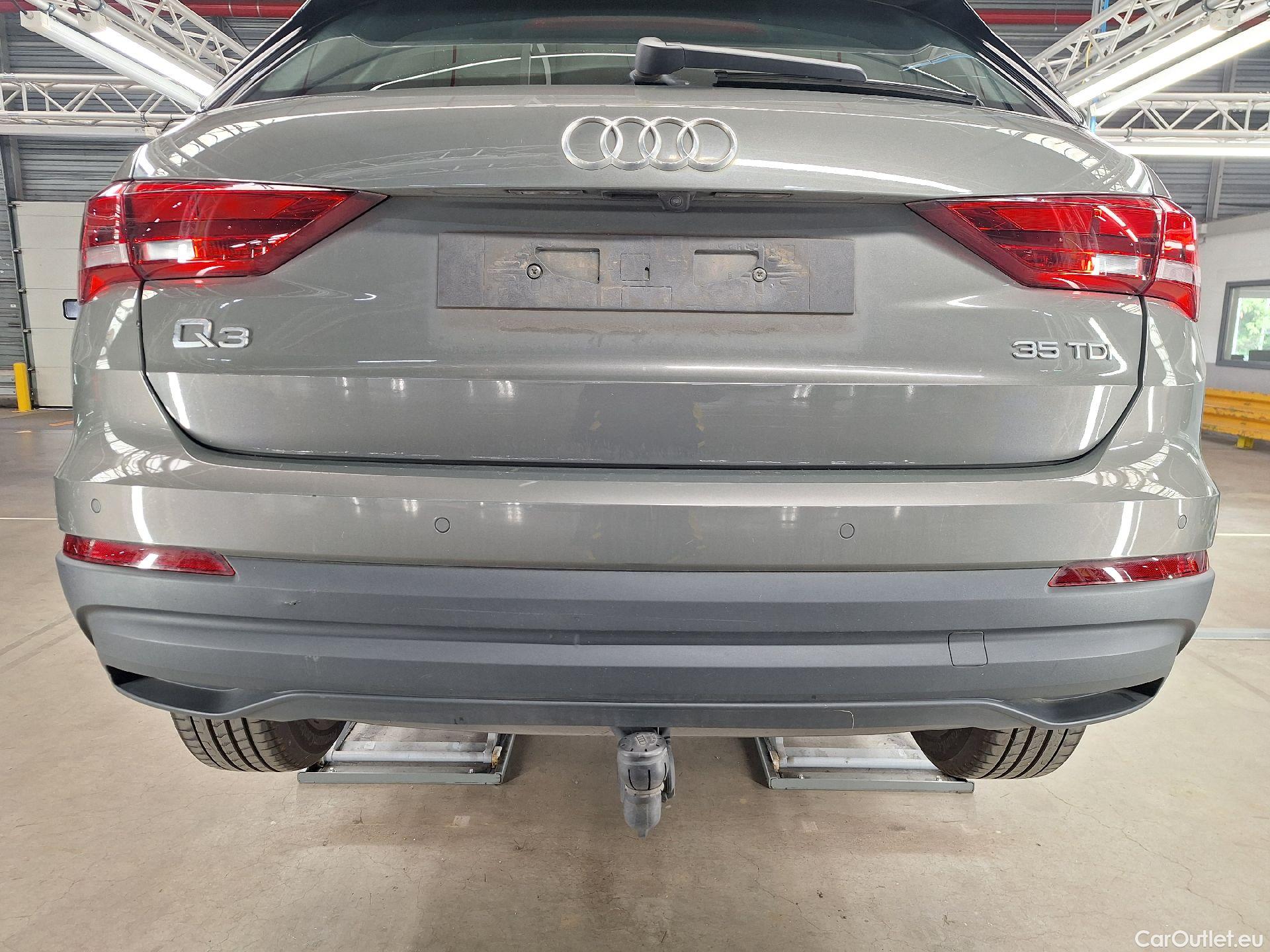  Audi  Q3 Audi,  '18, Audi  35 TDI S Tronic Business Edition 5d #8