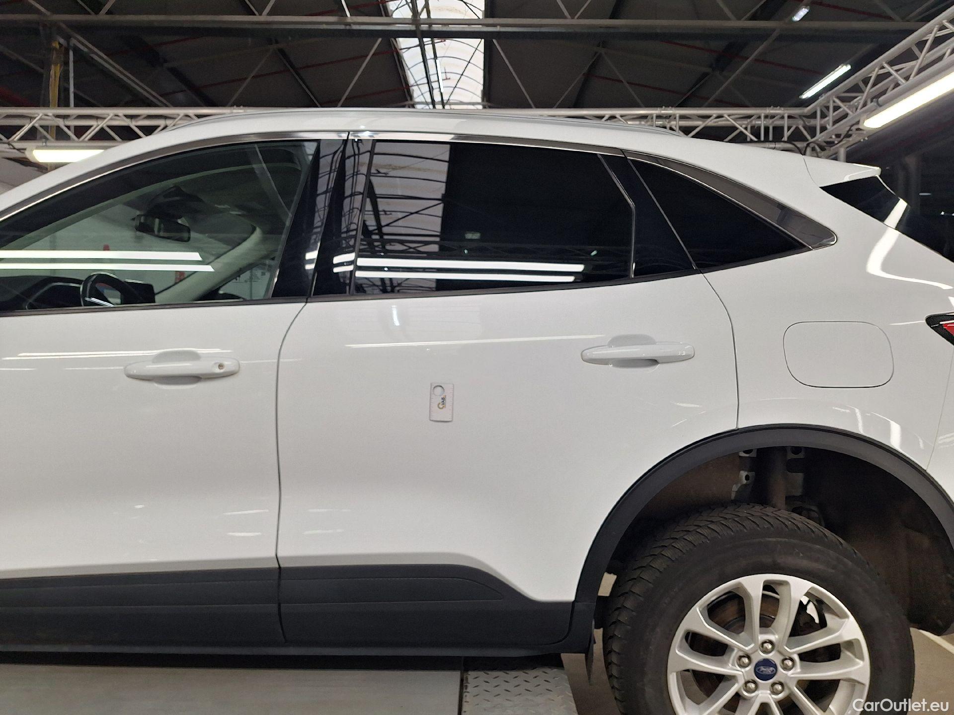  Ford  Kuga Ford,  '19, Ford  2.5i PHEV Aut. 165kW Titanium 5d #40