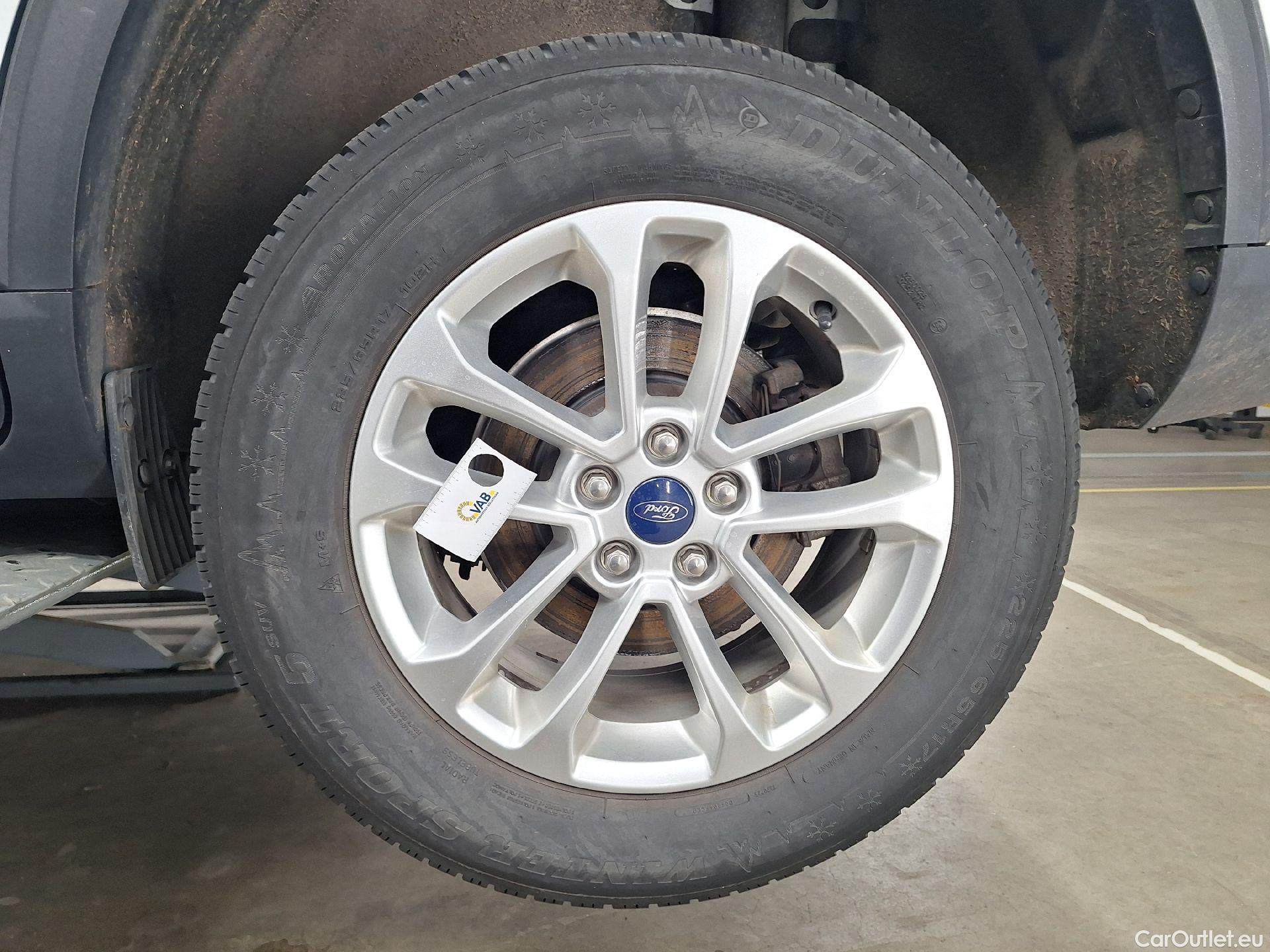  Ford  Kuga Ford,  '19, Ford  2.5i PHEV Aut. 165kW Titanium 5d #47
