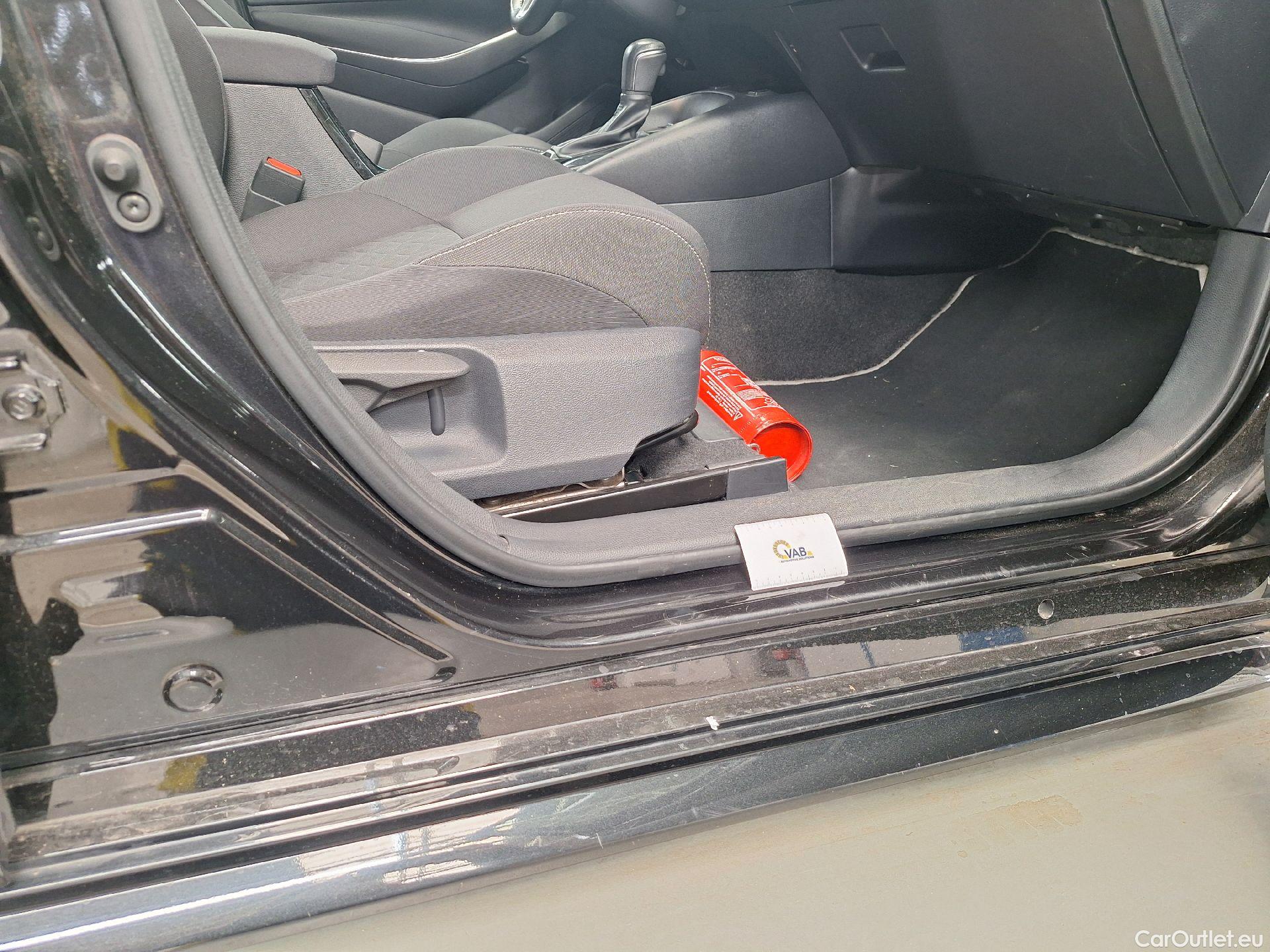  Toyota  Corolla Toyota,  TS '19, Toyota  Touring Sports 1.8 Hybrid Dynamic e #49
