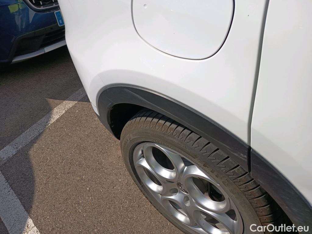  Alfa Romeo  TONALE Alfa Romeo  / 2022 / 5P / todoterreno 1.5 MHEV GASOLINA 130 CV SPRINT FWD #22