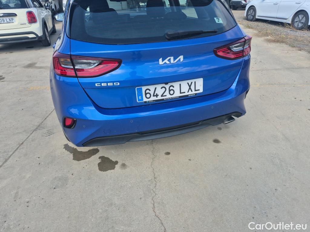  KIA  Cee'd KIA Ceed / 2021 / 5P / berlina con portón 1.0 T-GDi 88kW (120CV) Drive #11