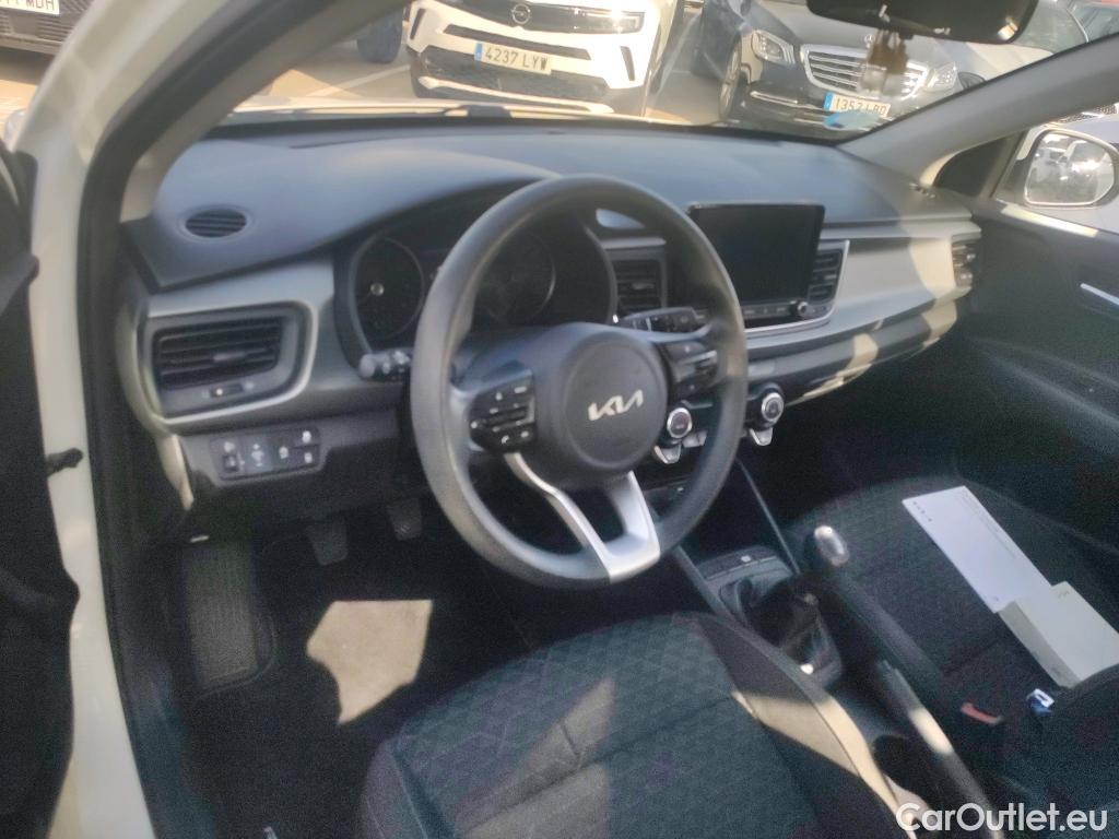  KIA  Rio KIA  / 2020 / 5P / berlina con portón 1.0 T-GDi 74kW (100CV) MHEV iMT Concept #17