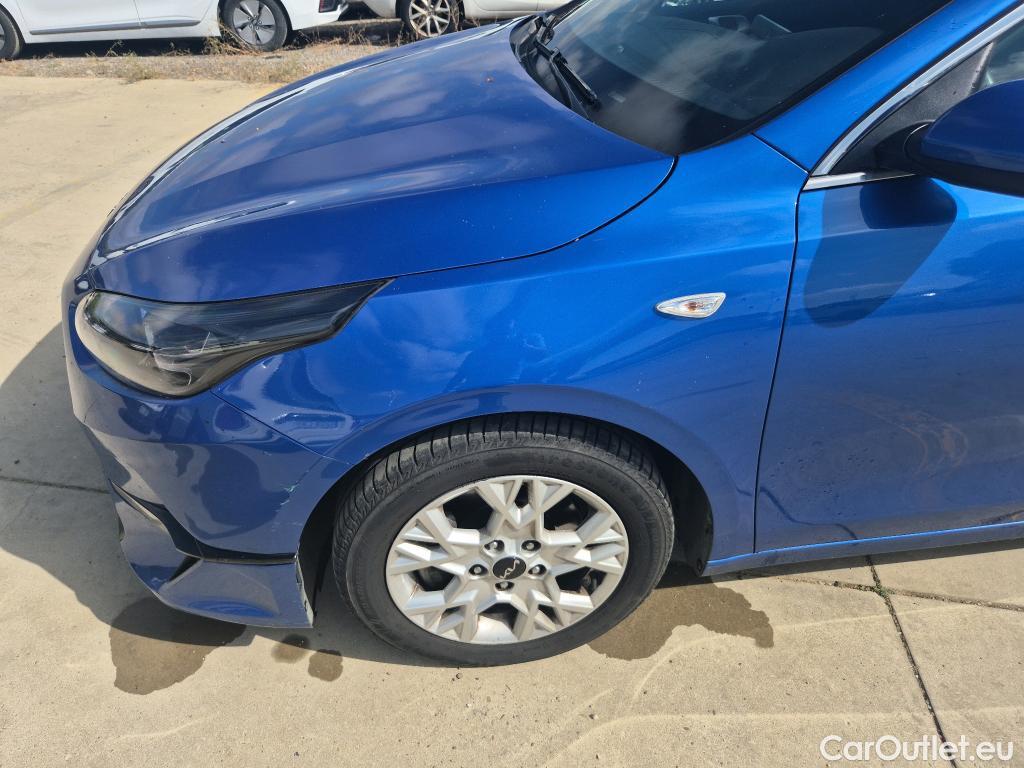  KIA  Cee'd KIA Ceed / 2021 / 5P / berlina con portón 1.0 T-GDi 88kW (120CV) Drive #24