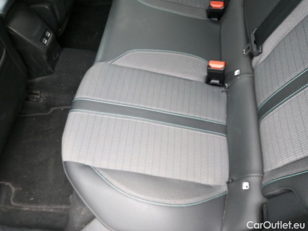  Peugeot  2008 PEUGEOT  / 2019 / 5P / todoterreno Allure Pack BlueHDI 81kW (110CV) (AC) #15
