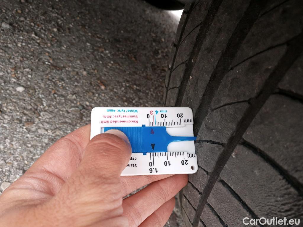  Peugeot  2008 PEUGEOT  / 2019 / 5P / todoterreno Allure Pack BlueHDI 81kW (110CV) (AC) #10
