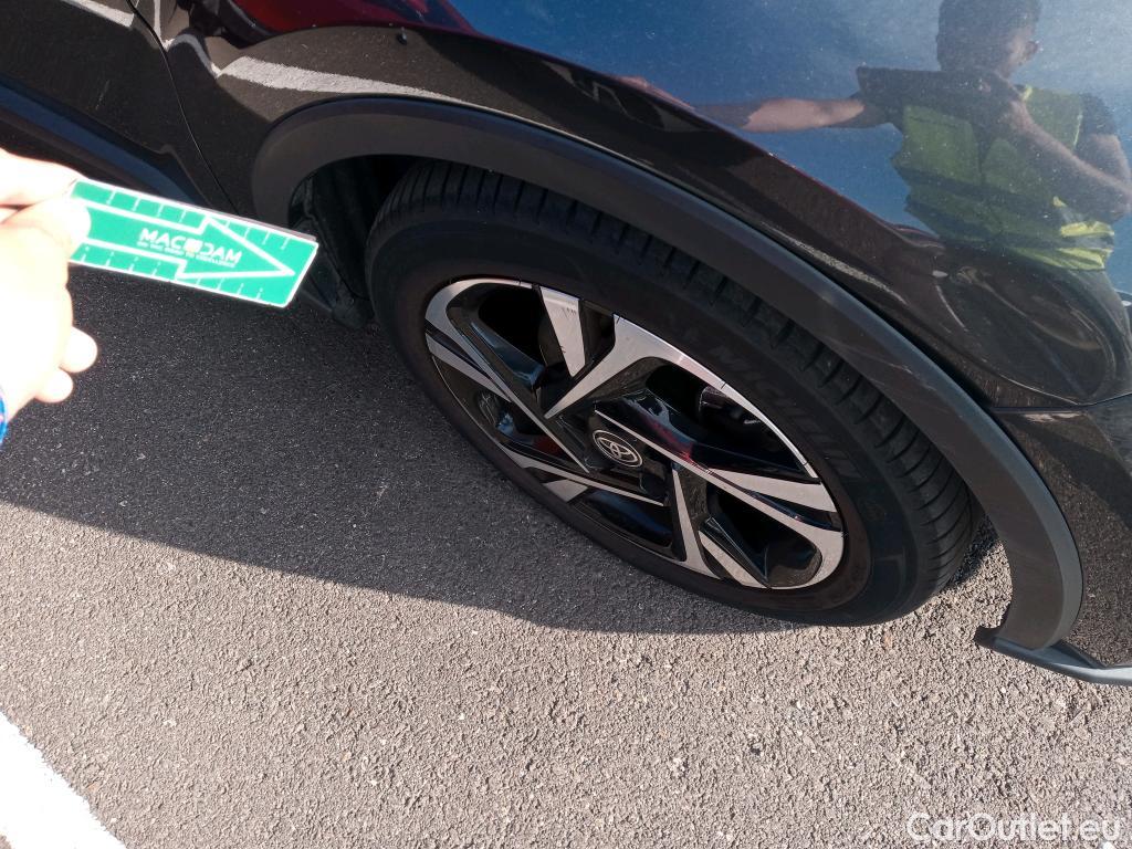  Toyota  C-HR TOYOTA  / 2019 / 5P / todoterreno 1.8 125H Advance #36