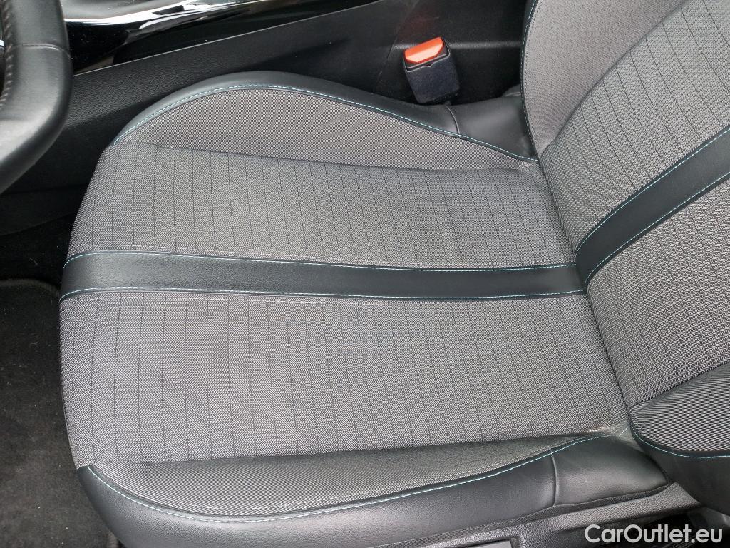 Peugeot  2008 PEUGEOT  / 2019 / 5P / todoterreno Allure Pack BlueHDI 81kW (110CV) (AC) #14