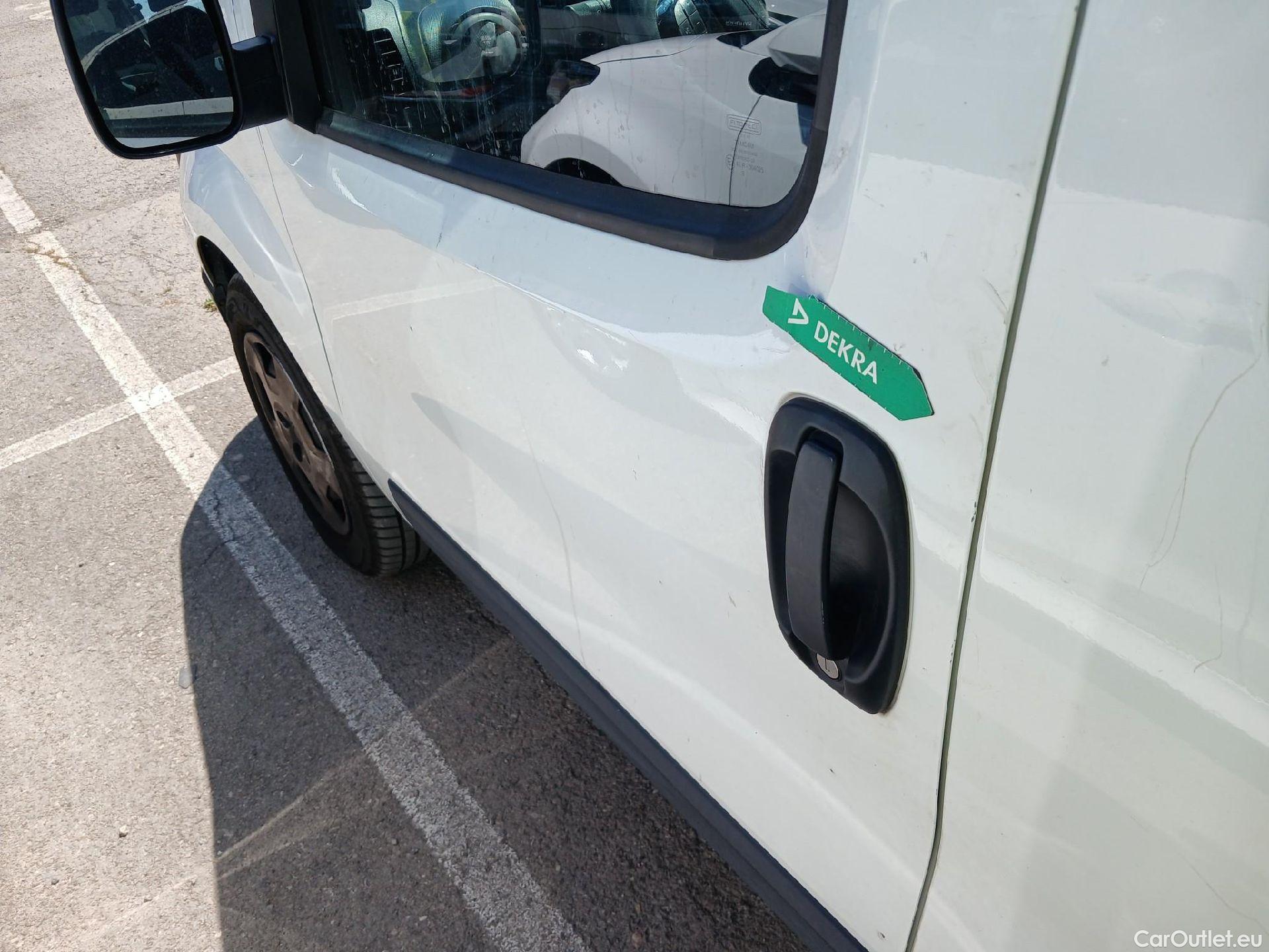  Fiat  Fiorino FIAT  / 2016 / 4P / combi Combi SX N1 1.3 Mjet 70kW (95CV) #3
