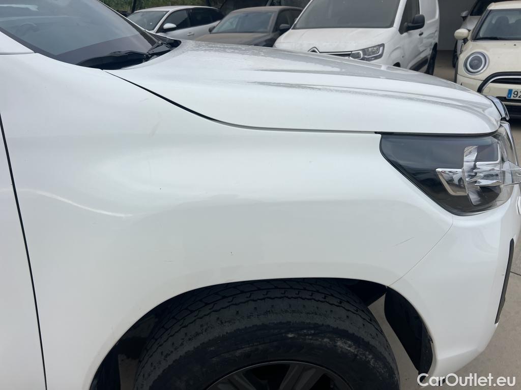  Toyota  Hilux TOYOTA  / 2020 / 4P / pickup 2.4 D-4D Cabina Doble GX Plus #24