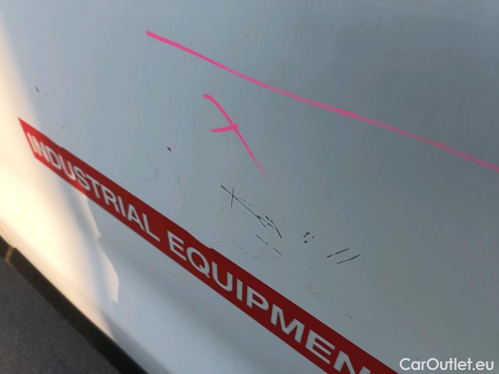  Toyota  Proace TOYOTA  / 2016 / 4P / furgón FU. MEDIO (L1) 2.0D 90kW COMFORT CARGA + #19