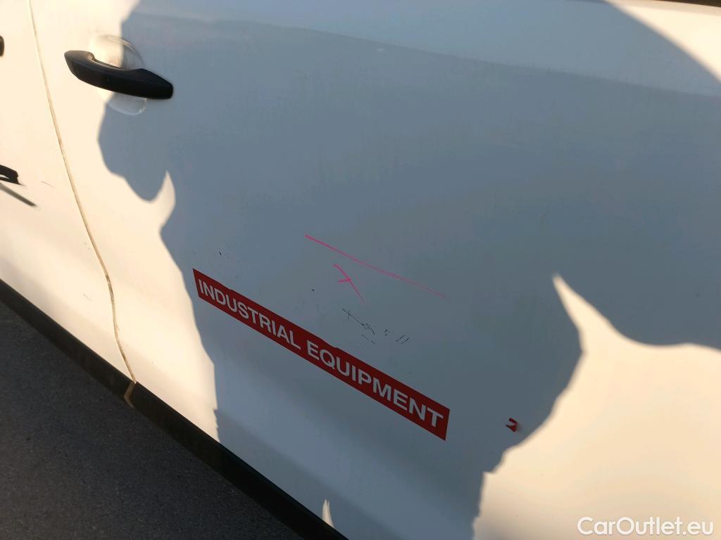  Toyota  Proace TOYOTA  / 2016 / 4P / furgón FU. MEDIO (L1) 2.0D 90kW COMFORT CARGA + #18