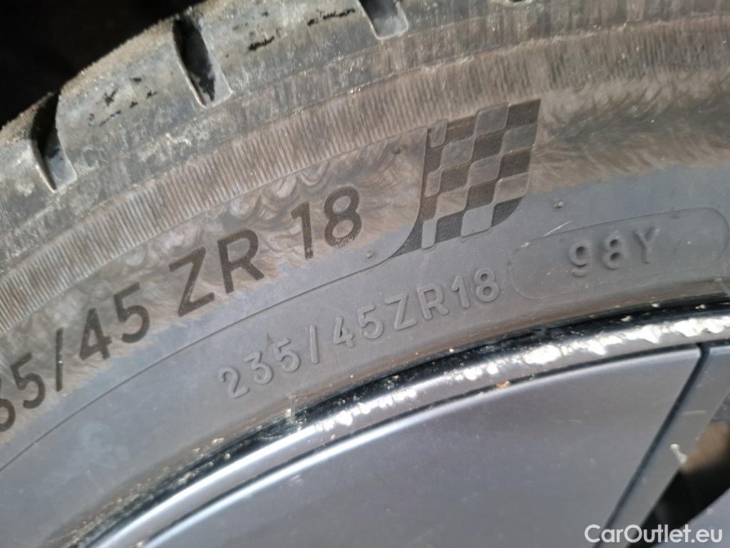  Tesla  Model 3 TESLA  / 2018 / 4P / Berline Grande Autonomie #4