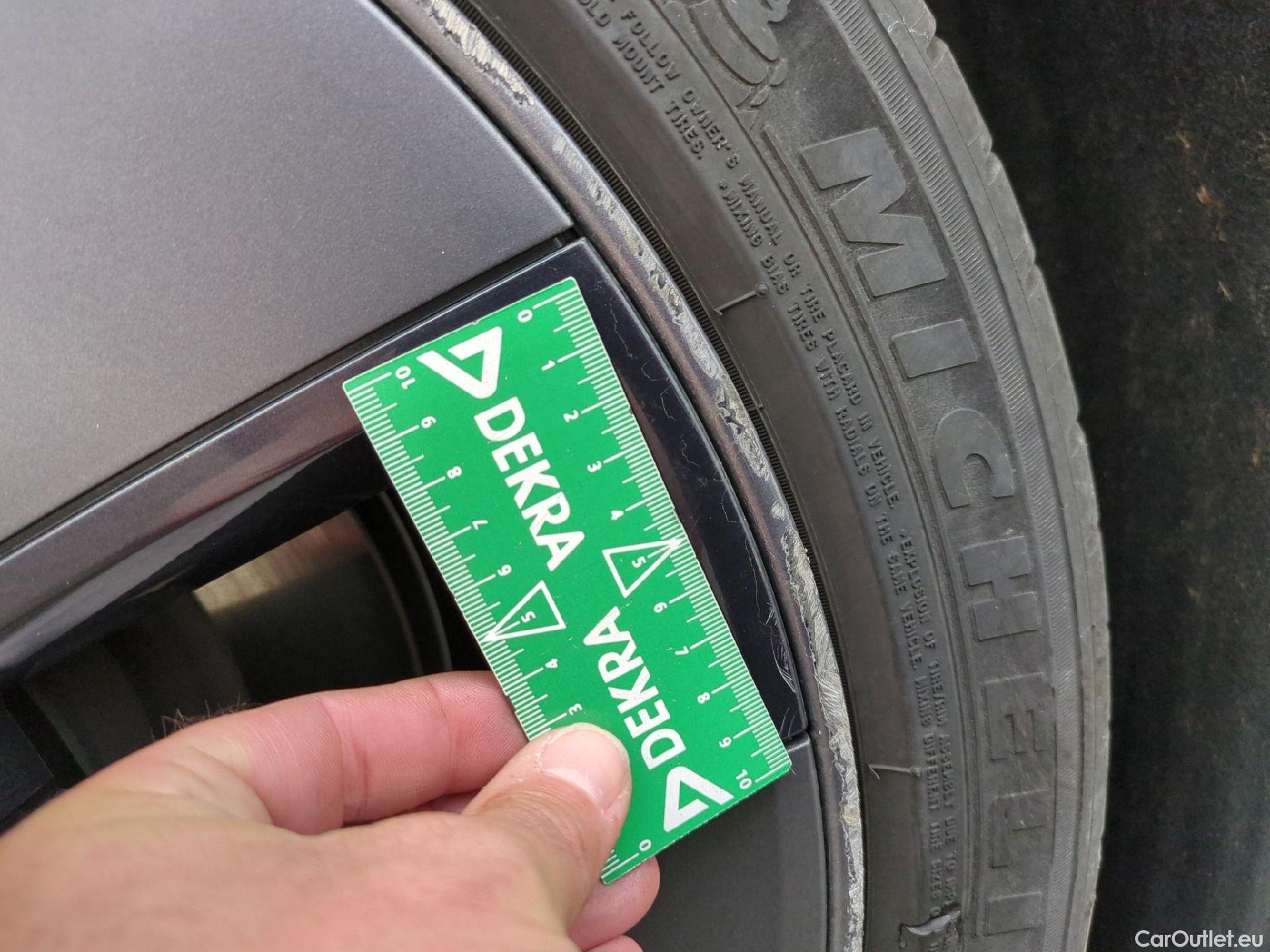  Tesla  Model 3 TESLA  / 2018 / 4P / Berline Autonomie Standard Plus RWD #18