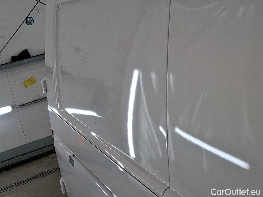  Volkswagen  Transporter VOLKSWAGEN  / 2019 / 4P / Fourgon tôlé 2.0 TDi 150 L2H1 Business Line #82