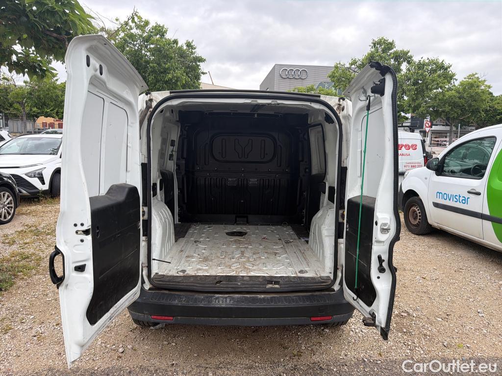  Fiat  Doblo FIAT Doblò Cargo/2015/4P/furgón derivado de turismo Cargo SX 1.6 Mjet 66kW (90CV) (AC) #7